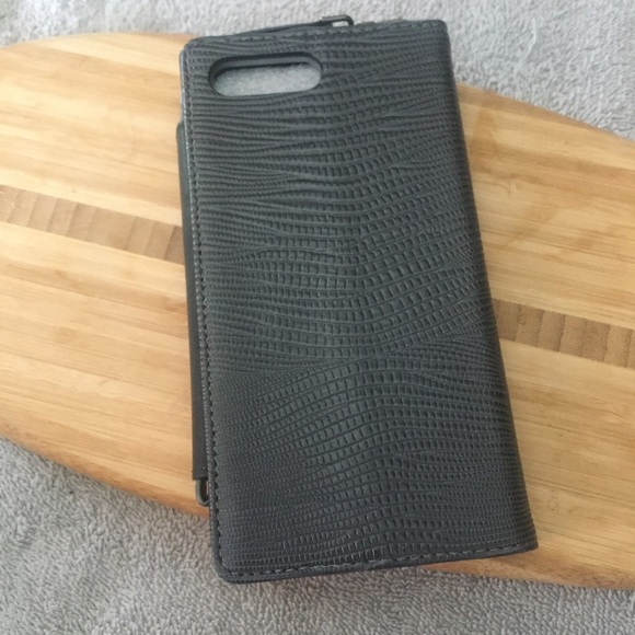 iPhone 8/7 Faux Alligator wallet case - Picture 7 of 7